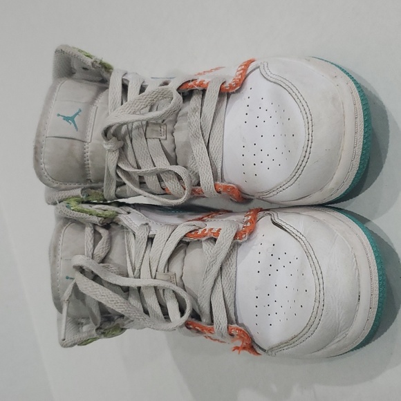 Air Jordan 1 Mid SE (GS) size 2Y - Picture 4 of 9